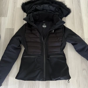 8848 vinter jacka svart stl 38 - Fint skick , djur och rökfritt hem 