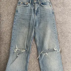 Hej säljer dessa jeans från Gina tricot, petite