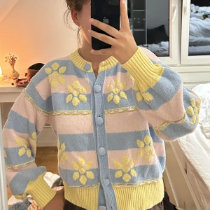 Kofta - Säljer denna gulliga kofta eftesom den inte längre kommer till användning. Endast använd ett få antal gånger.❤️ köparen står för frakten