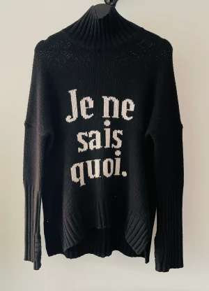 Zadig & Voltaire stickad tröja - Säljer denna stickade tröjan från Zadig i fint skick 💕💕 Nypris ca 3750 kr