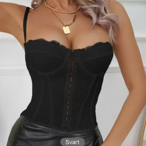 Svart korsett - Svart korsett i storlek M, passar även S. Endast testad o ser ut som på bild🤍