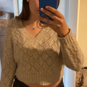 Stickad tröja - Säljer denna stickade tröjan ifrån mango i storlek S💗 
