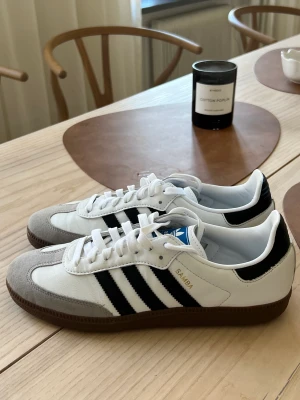 Adidas samba  - Adidas samba i mycket bra skick, endast använda någon gång. Storlek 42.
