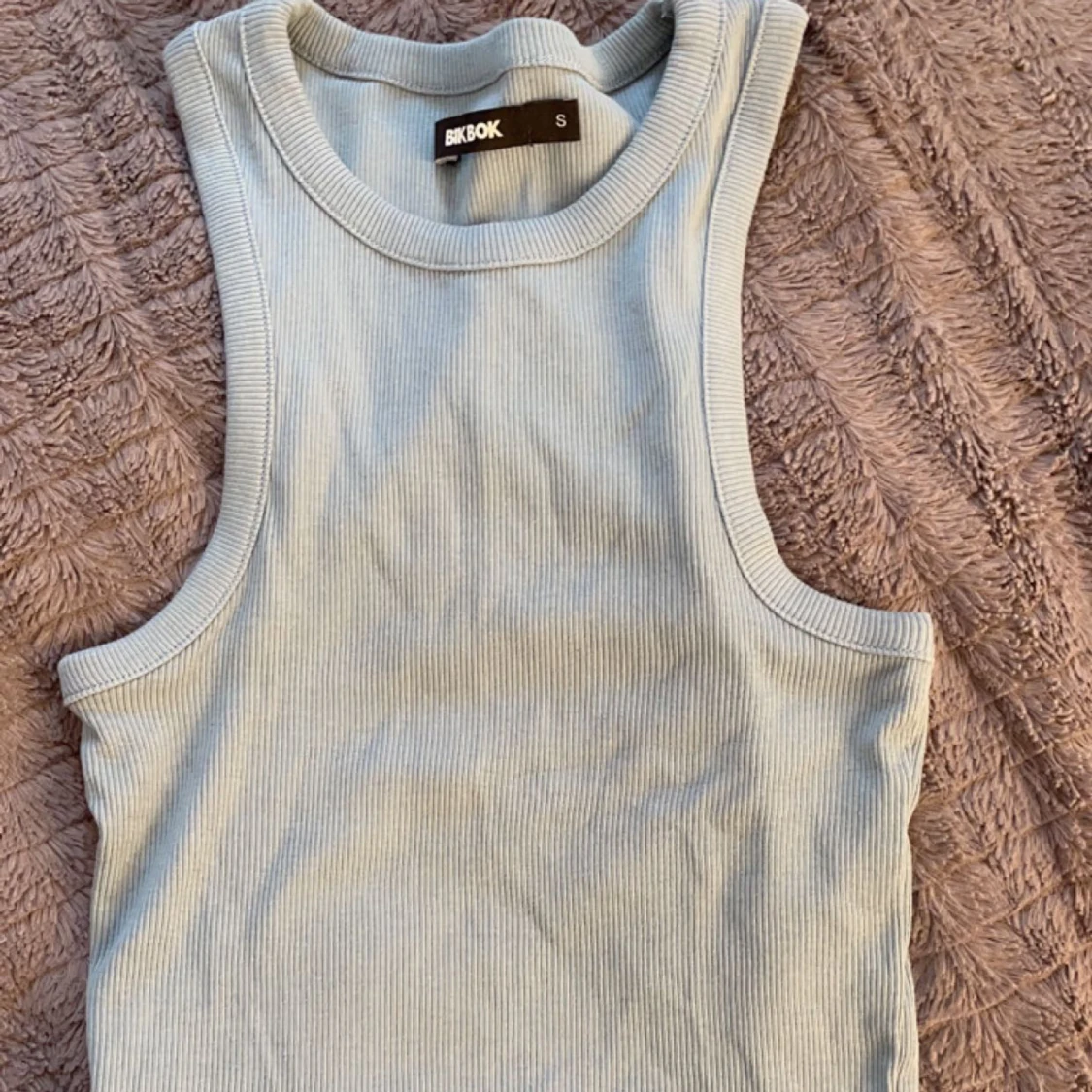 Ribbstickat linne från bikbok