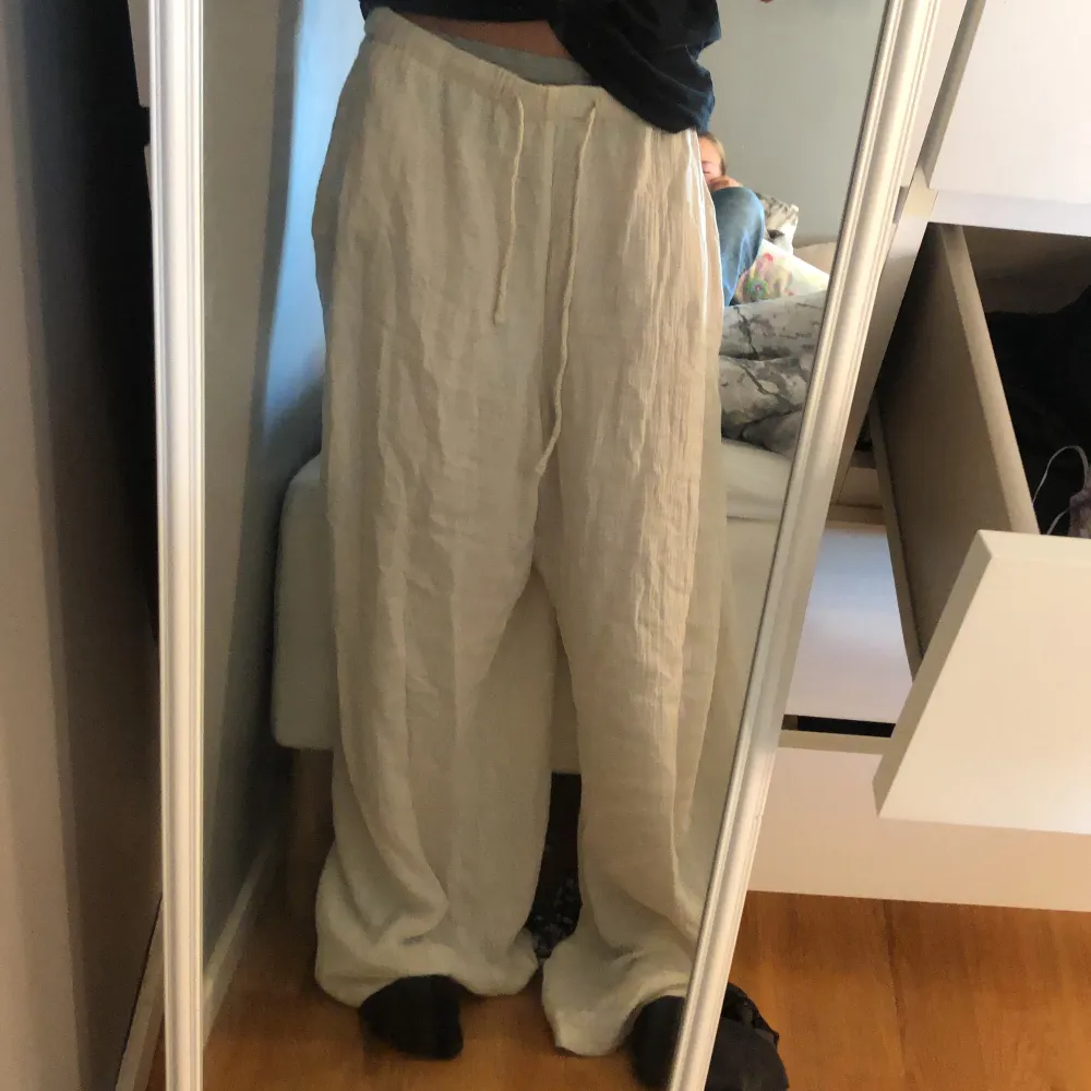 Säljer för dom är baggy😍 är i storlek l men ganska stora. Jeans & Byxor.