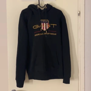 Gant hoodie  -  Gant hoodie i storlek M åt min pojkvän som inte för användning för den! Nypris 1300kr 