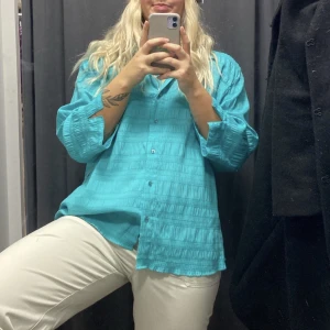 Turkos skjorta  - Linne, skjorta turkos, strl S-M 