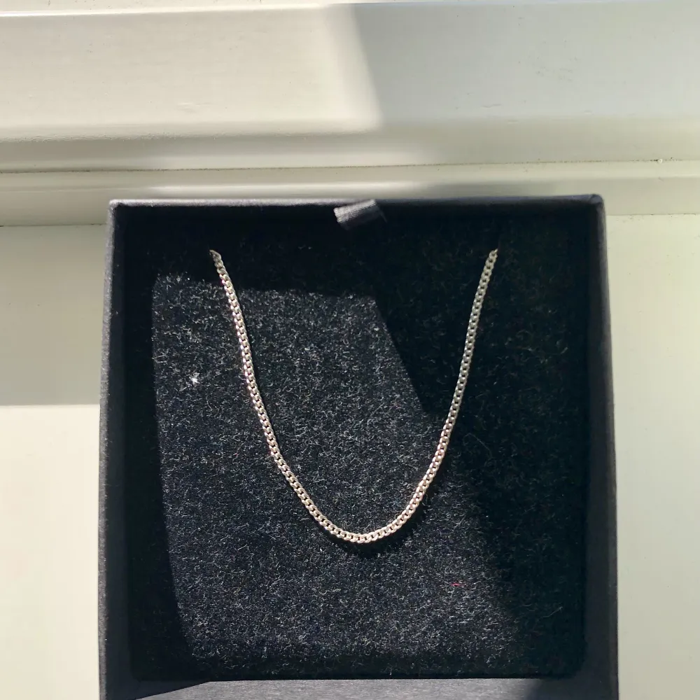 Snygg silverkedja 50 cm lång i äkta silver. Perfekt för ett hänge.. Asusteet.