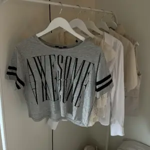 Grå t-shirt med tryck från Bikbok, strl M🤍