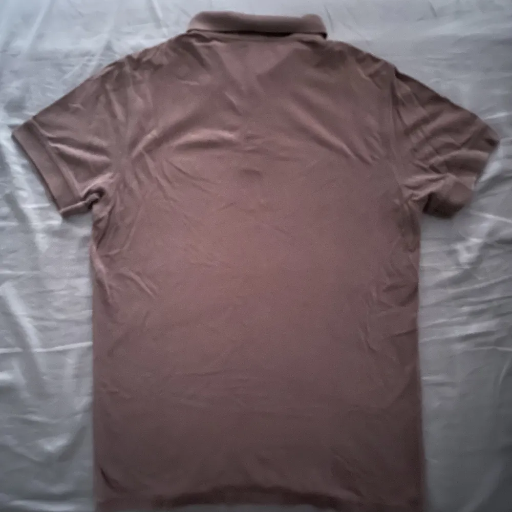Hugo boss tröja  Knappt använd  Köpt för 999kr. T-shirts.