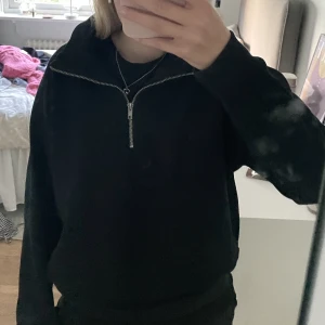 Zip up tröja  - Zip up tröja från lager 157. Jättebra skick, kommer tyvärr aldirg till användning.🩷🩷skriv privat för fler bilder 