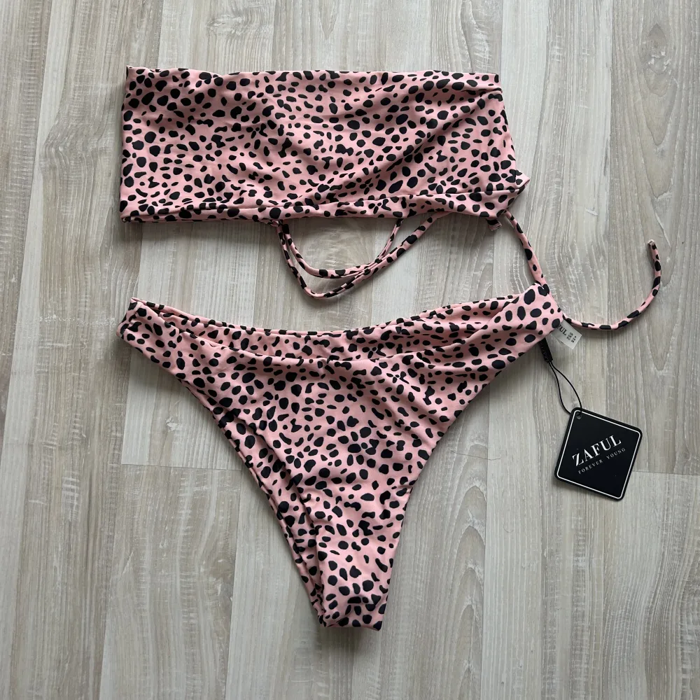✨ ALDRIG ANVÄND ✨   Bikini från Zaful med lapp kvar. 🌸 Står 38 på storleken med jag tycker det är en 34/36 💕 Köpte för ca 150 kronor . Övrigt.