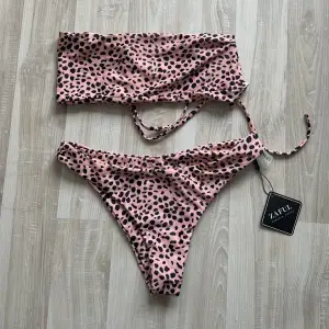 ✨ ALDRIG ANVÄND ✨   Bikini från Zaful med lapp kvar. 🌸 Står 38 på storleken med jag tycker det är en 34/36 💕 Köpte för ca 150 kronor 