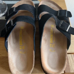 Birkenstock - Säljer dessa birkenstock storlek 44 använda 5 gånger storlek 44