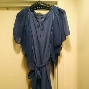 Siden tunika/klänning - Blå siden tunika /kort klänning, danskt märke, Stl M