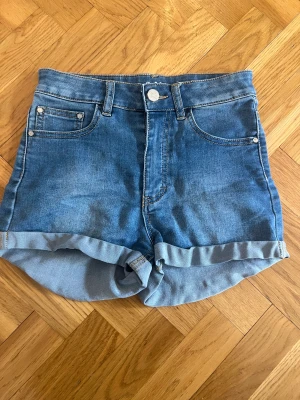 Bikbok shorts - Fina jeansshorts från Bikbok i strl xs