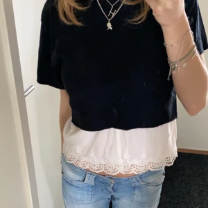 Topp - Säljer denna assnygga topp!! Endast använd en gång. Så sjukt bra när man vill känna sig fin men inte för uppklädd. 