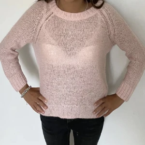 Rosa stickad  - Rosa stickad från h&m strl S men snarare xs, fint skick! 