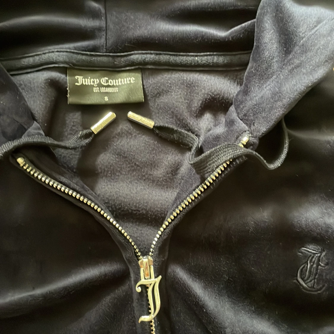mörk blå ziphoodie från juicy  - 91