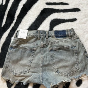 Shorts - Snygga zara short, helt oanvända endast testade. 