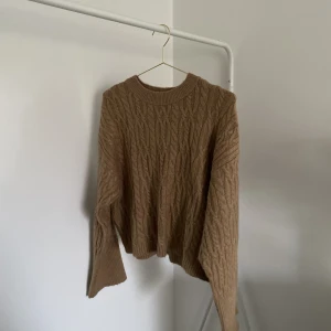 Brun/beige tröja  - En brun/beige tröja från Ginatricot. Storlek S. 
