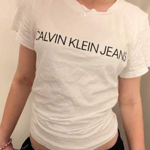 Vit Calvin clean tröja, säljs då den inte används 💗