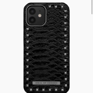 Ideal of sweden skal - mobilskal från ideal of Sweden som är köpt i somras. Aldrig använt och allting är kvar så som kartong och kuvert. Säljer pågrund av att jag fick det av mamma men det var fel modell och det var försent att lämna tillbaka.