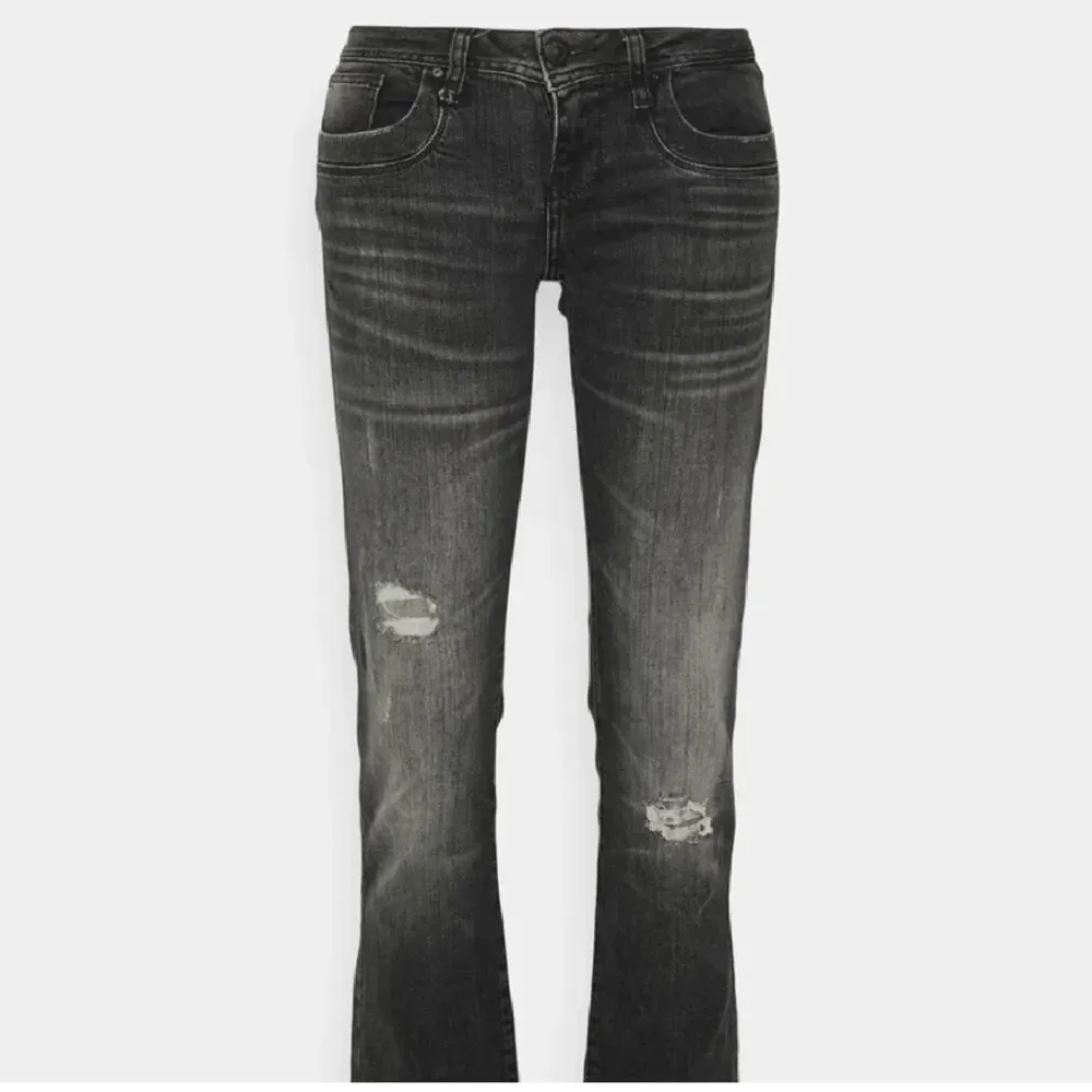 Säljer dessa populära jeans från Ltb i modellen valerie. Nyskick 💓 ursnygga . Jeans & Byxor.