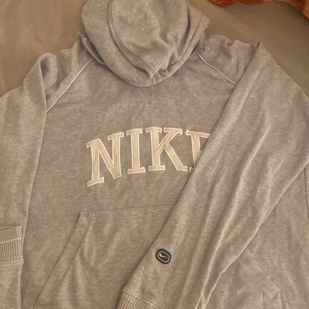 Fin nike hoodie, köpt på secondhand. Hoodies.