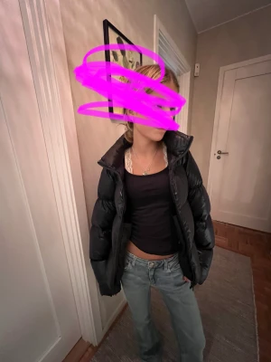 Vinter jacka - Skit najs vinter jacka från uniqlo!! Använd 1 vinter men är i bra skick🥰🥰