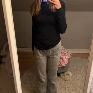 juicy byxor - säljer mina gråa juicy byxor för dem används aldrig! föreslå pris :)