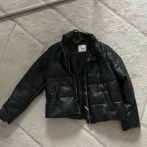 Tjockare ”bild jacket ” använd 1 gång köpt för 759 kr 