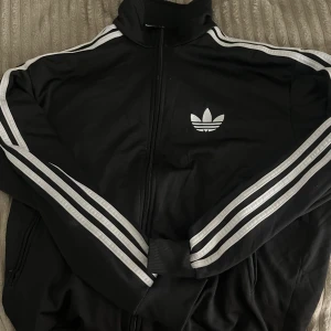 adidas kofta - jätte snygg adidas hoodie storlek m 