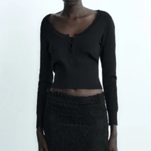 Zara tröja - Jag säljer min jätte fina zara tröja, den är i helt nytt skick, aldrig använd ❤️nypris 299