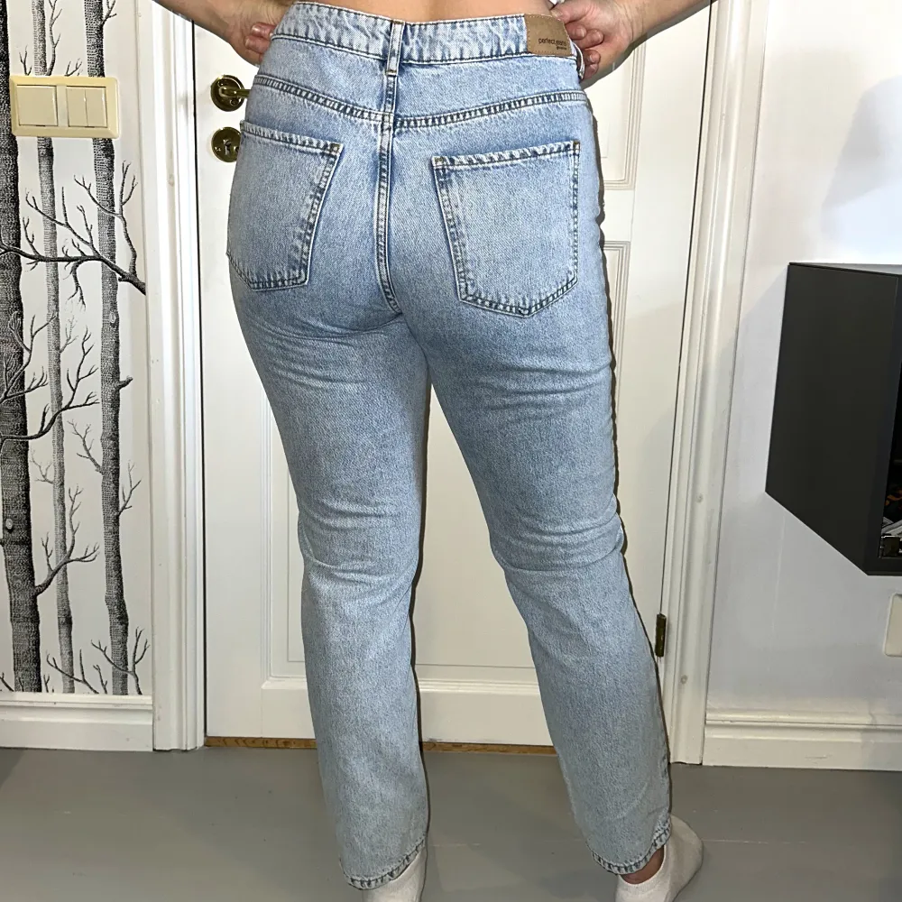 jeans från ginattricot, aldrig använda. Jeans & Byxor.
