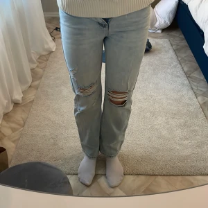 Jeans - Säljer mina jeans som jag använt fåtal gånger 💗 små i storleken 