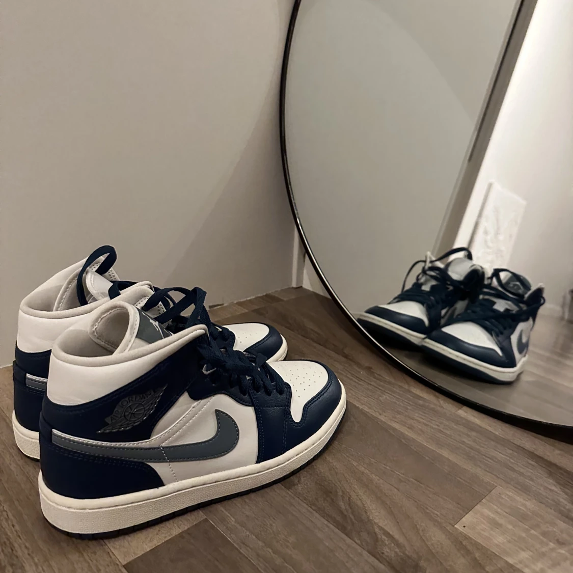 WMNS AIR JORDAN 1 MID - 25