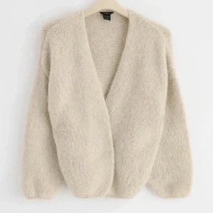 Stickad tröja - Stickad beige tröja från Lindex i storlek XS/S🤍