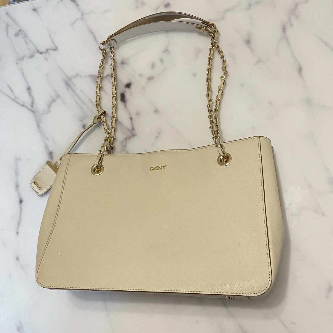 DKNY väska beige  - 90