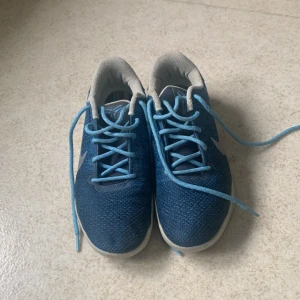 KOBE 11 brave blue - väldigt bra skick bara lite slitna bredvid skosnöret