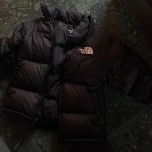 North Face jacka. - Storlek xs i mens men den passar mig bra som brukar ha s/m som dam.