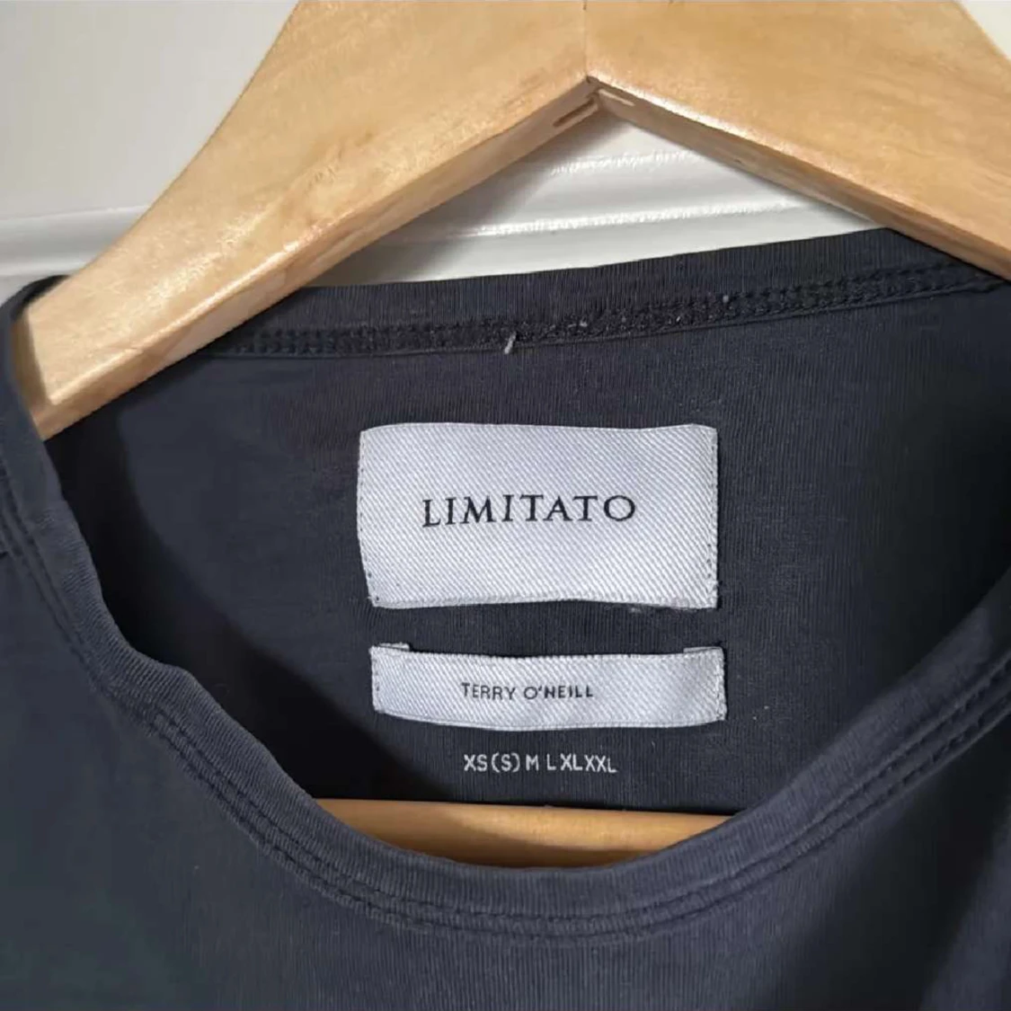 Limitato t-tröja  - 90