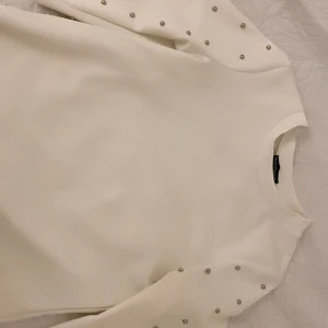 Topp - Elegant fin tröja från prettylittlething, säljs inte längre. 