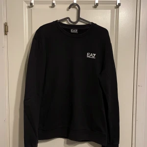 Emporio Armani Sweatshirt - Emporio Armani Sweatshirt | Storlek M | Skick 9/10 | I princip oanvänd | EA7 | Pris kan alltid diskuteras |