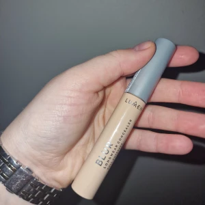Concealer - Oanvänd och ny i färgen Medium