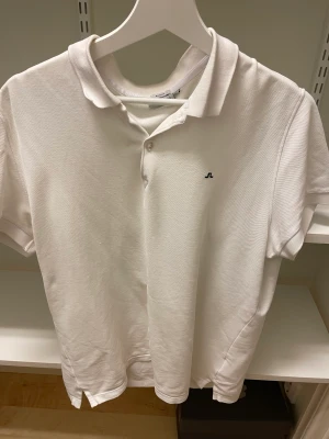 J.Lindeberg piké - Bra skick  Mindre i storlek 