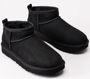 Uggs Classic mini stl 36 - Helt nya/oanvända. Köparen står för frakten.