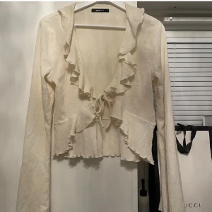 Volang topp - Säljer denna fina volang tröjan/topppen🤍