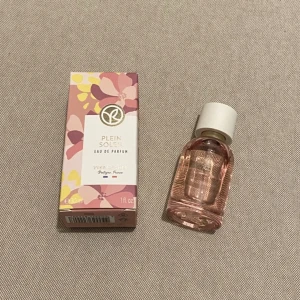 Parfym  - Parfym, Plein Soleil, från Yves Rocher.  Doft av blommor och sandelträ. Endast testad. Nypris 399kr