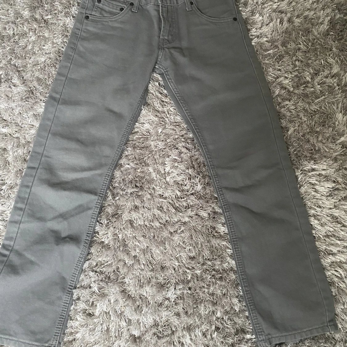 Fina gråa levis jeans  - 91
